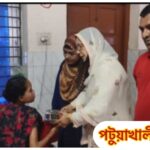 কলাপাড়া হাসপাতালে রোগীদের মাঝে বিএনপি নেতাদের পুষ্টিকর খাবার বিতরণ