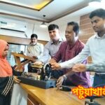 কলাপাড়ায় অসহায় ও দুস্থ নারীদের মাঝে সেলাই মেশিন বিতরণ করলেন সংসদ সদস্য মোশাররফ হোসেন